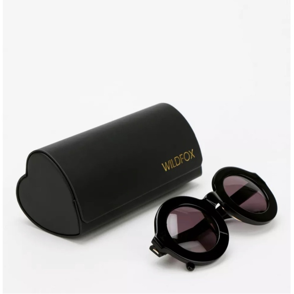 Wildfox -Twiggy. Black sunglasses. Amazing condition!
